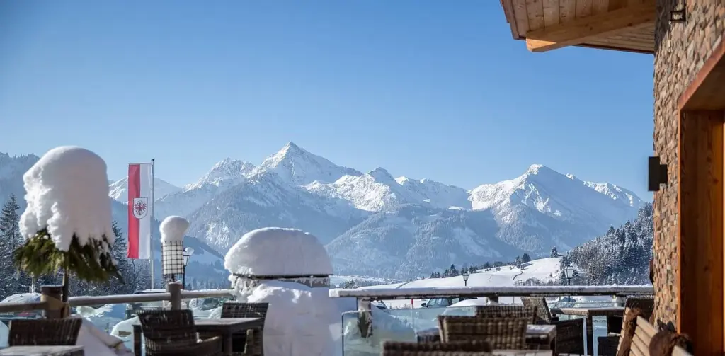rodelpark mit skihütte und bergblick7 rodelpark mit skihütte und bergblick7